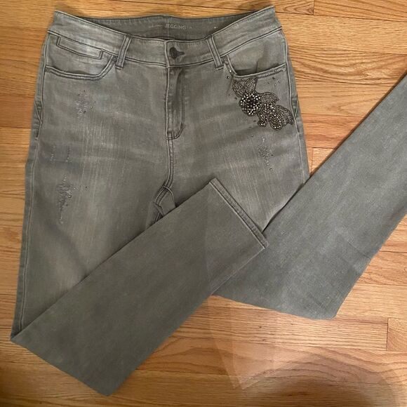 Chicos Platinum Jeggings Gray Distressed Rhinestone Jeans Size 0/US 4 - Picture 1 of 10